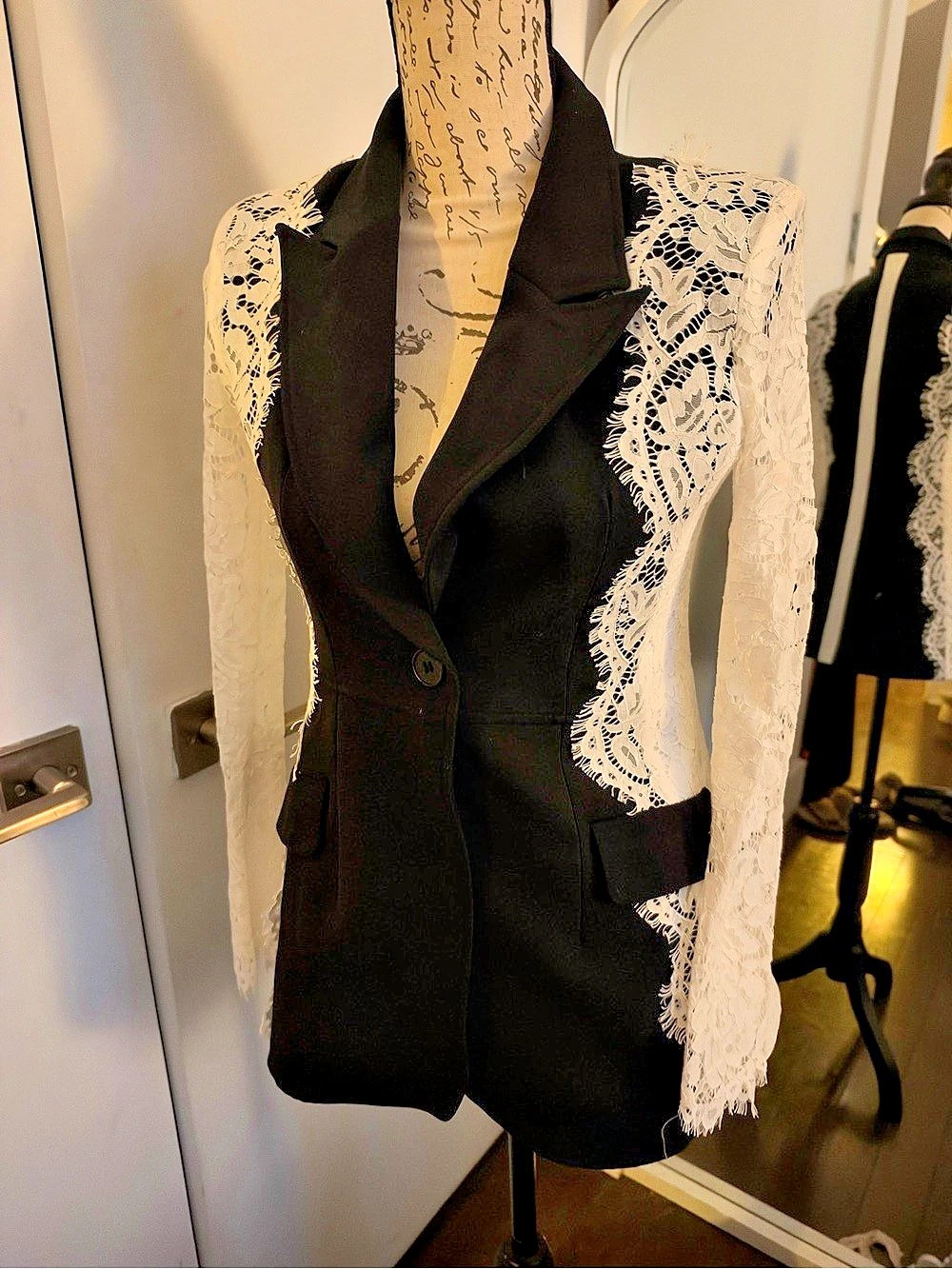 Madonna & Co Lace Sleeve Blazer in Black & White Size Small NWT